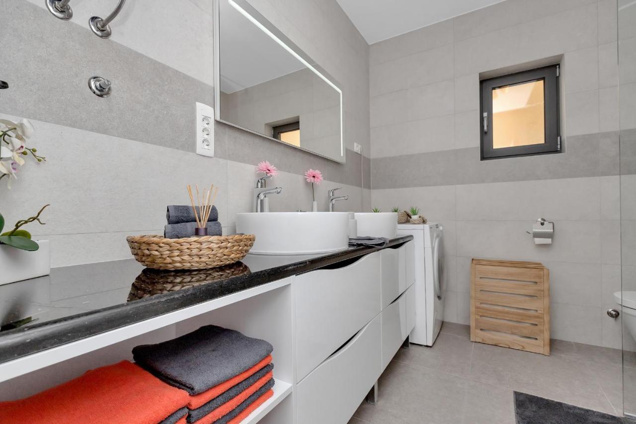 Luxury Apartment Sidro With Free Beach Parking Makarska Esterno foto